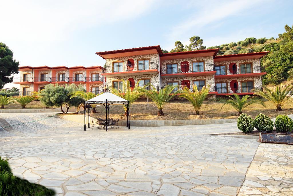 Ta 2 Pefka - Petros Italos Neos Marmaras Exterior photo