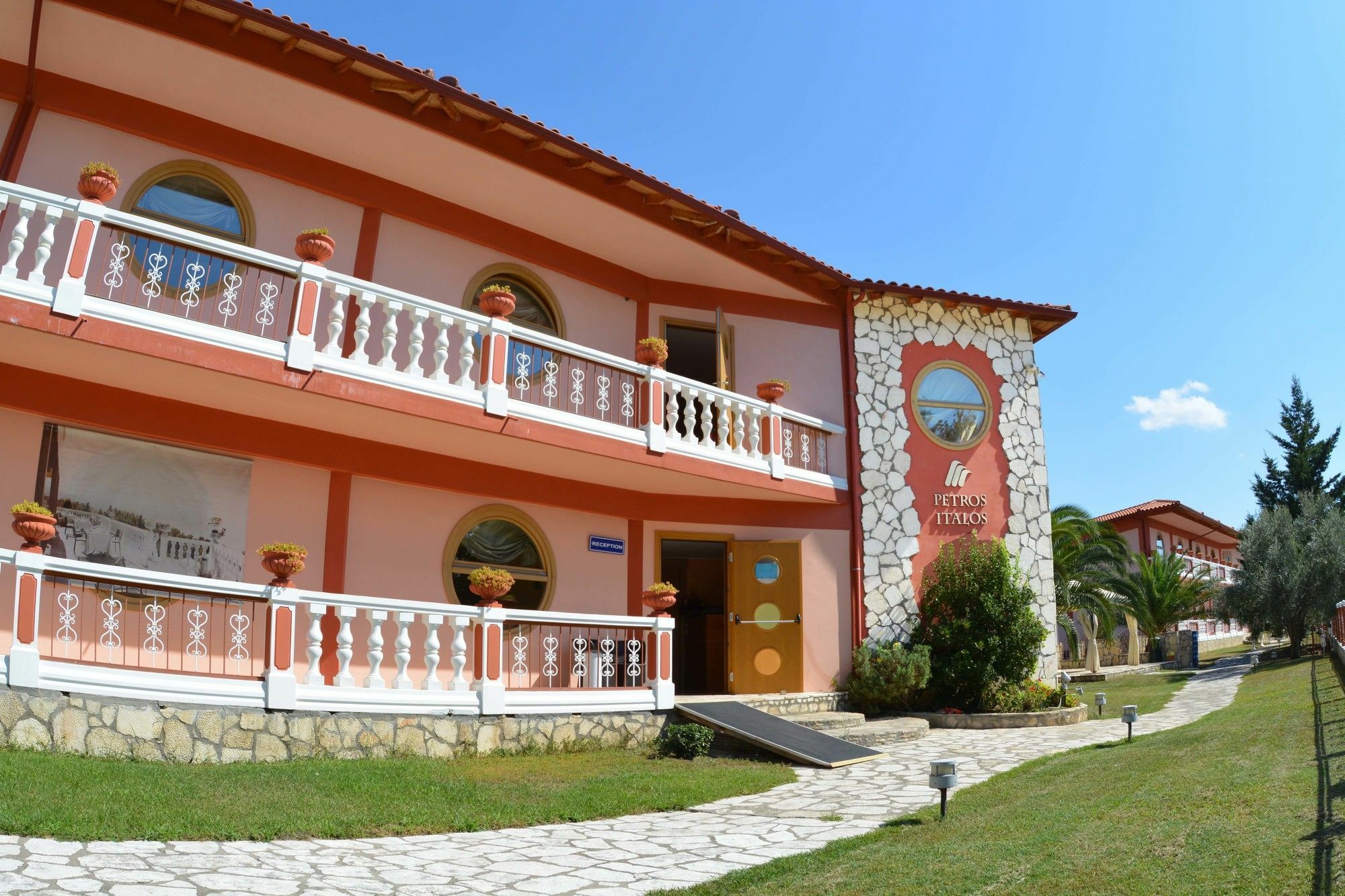 Ta 2 Pefka - Petros Italos Neos Marmaras Exterior photo